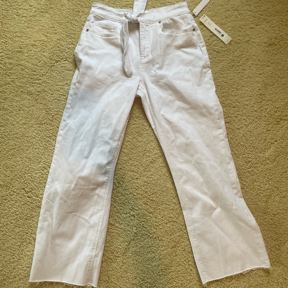 NEW with Tags - Aqua White Jeans! Size 26. Bow in front.